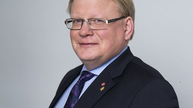 Inbjudan till seminarium med Peter Hultqvist om boken Kan Sverige försvaras - mot vad?