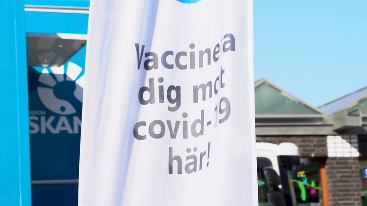 Anpassat covid-19-vaccin finns nu i Skåne