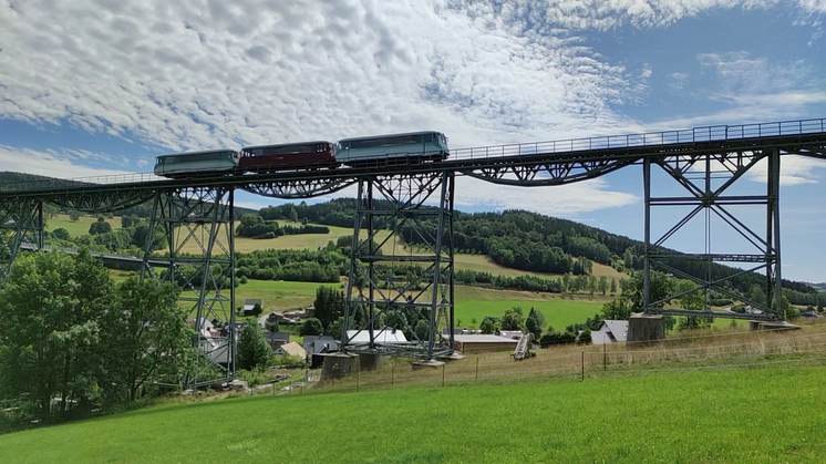 mit der Erzgebirgischen Aussichtsbahn (EAB) unterwegs: Markersbacher Viadukt (Foto TVE/Gerhard Liebenberger)