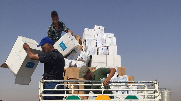 Förnödenheter lastas av i Saladin-provinsen i norra Irak. Foto: Rädda Barnen