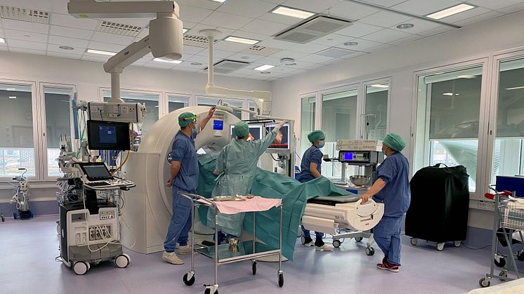 Danderyds sjukhus störst i världen på leverablationer med högprecisionsteknik. Med högteknologiska maskiner bränns metastaser bort.