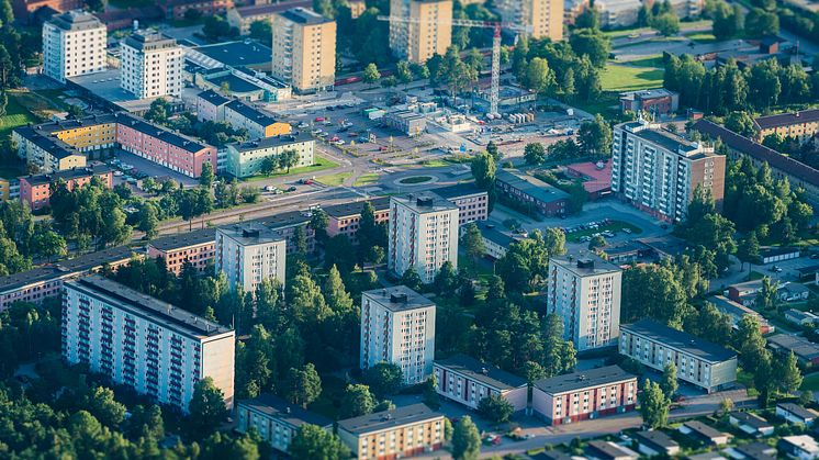 '' Det går att underhålla bostadshus utan att priset är människorna som bor i dem".