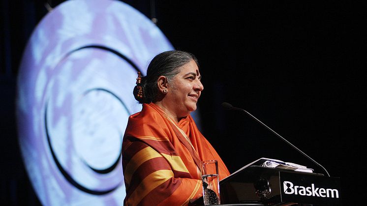 Vandana Shiva at the event „Fronteiras do Pensamento“ in Porto Alegre, 2012 (Photo: Fronteiras do Pensamento, , www.flickr.com/photos/fronteirasweb/7302639762)