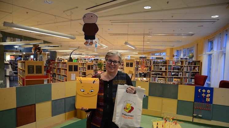 Christina Söderstedt, bibliotekarie, ska dela ut språkpaket hemma hos barnfamiljer.