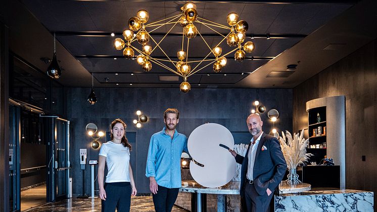 Ser frem til samarbeid: klinikksjef og massasjeterapeut Justyna Koszczynska, COO i Squeeze AS Henrik Apall og hotelldirektør på Clarion Hotel Oslo  Robert Holan.