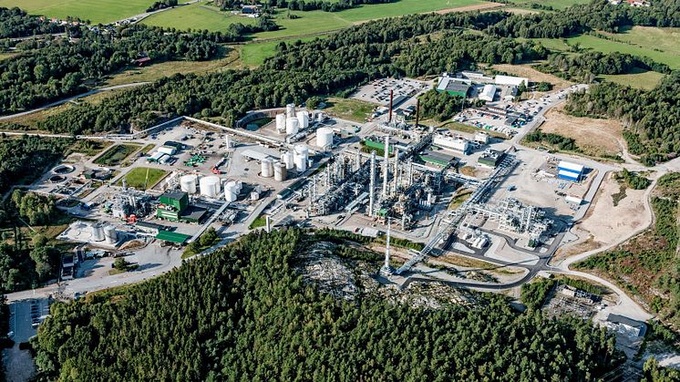 Planen är att bygga världens största anläggning på Perstorps fabriksområde i Stenungsund för att fånga in och använda koldioxid och andra restströmmar. FOTO: Perstorp AB