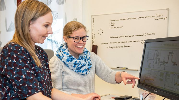 Forskning som kan hjälpa företag att hitta affärskoncept som gör dem både mer lönsamma och bättre på att bygga ett hållbart samhälle. Från vänster Katarina Lundqvist och Sara Rosendahl, Swerim.