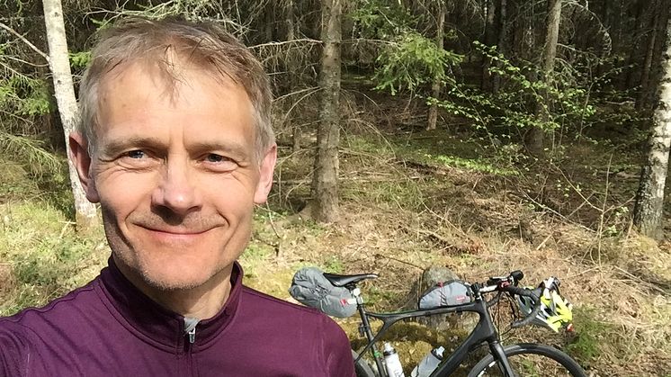 Kevin Anderson cyklar genom Sverige för att diskutera klimatfrågan