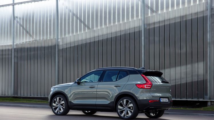 Volvo_XC40_Recharge_in_Sage_Green