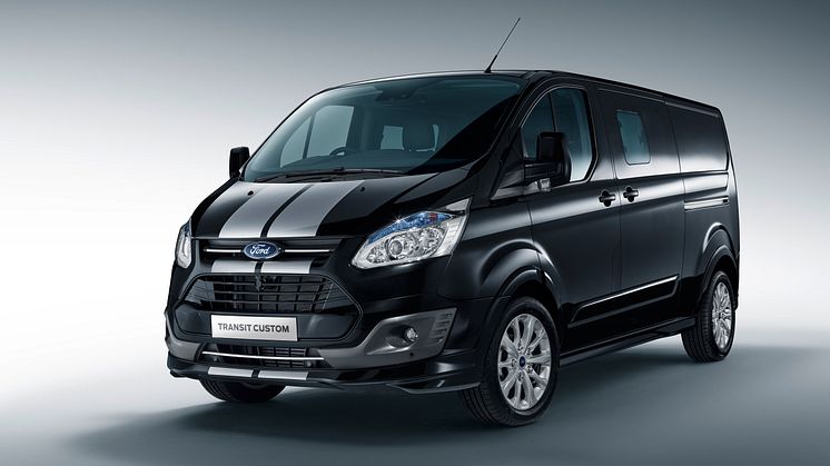 A dinamikus, új Transit Custom áruszállítók vonzóbbá varázsolják a vállalkozásokat: a Ford bemutatja az exkluzív Black Edition és Sport kivitelű változatokat