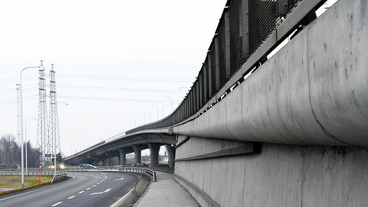 För att lösa trafikproppen vid Spillepengen har Västkustvägen lyfts upp på broar. Samtidigt har Spillepengsgatan inne i Norra hamnen byggts om så att trafikflödet där blir effektivare. Foto: Elin Bennewitz/Byggindustrin