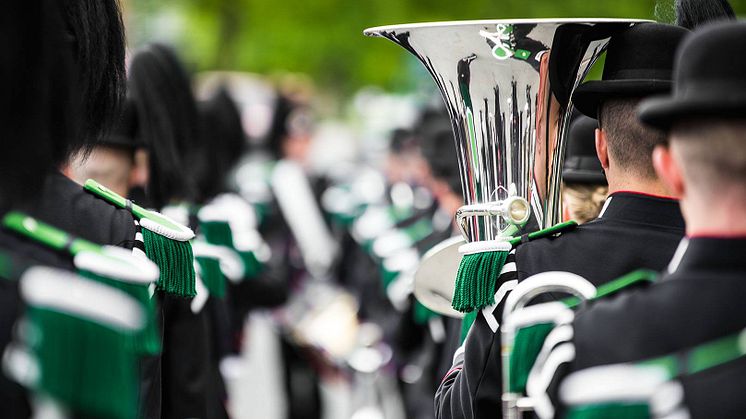 Garden og Rytterkorpset skaper 17. mai-stemning for pasientene på Ullevål sykehus