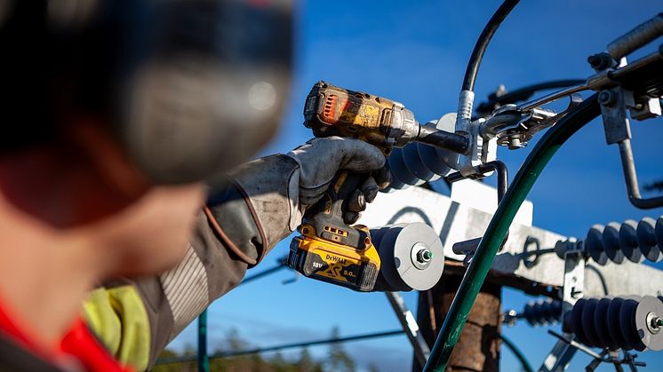 Andreas Kaartinen, Vattenfall Services arbetar med luftledningen.