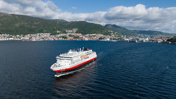 2024.06.10 - Bergen, Otto Sverdrup, drone - 04 - Espen Mills - Hurtigruten.jpg