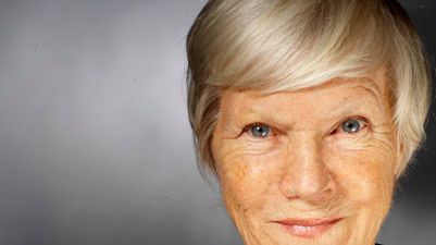 Birgitta Stenberg möter debutanten Liw Enqvist på Pride House