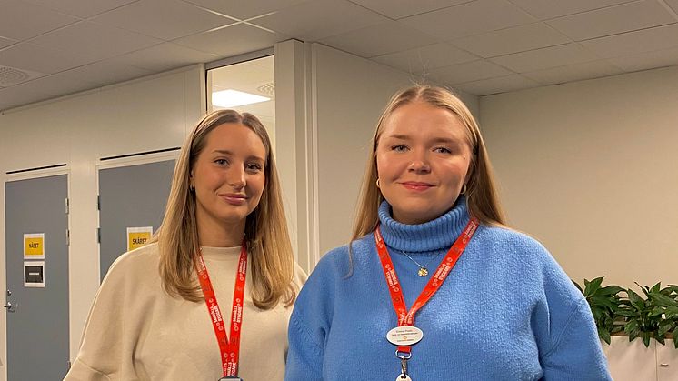 Jennifer Peeters och Emma Posio som båda gjort sin praktik på Karlstads kommun.