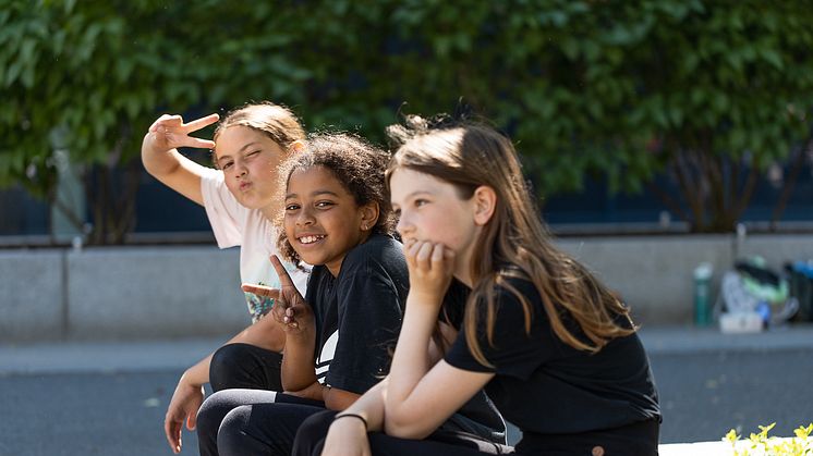 Glade kulturskolebarn på Art Camp i sommer. Foto: Oliver Paulsson