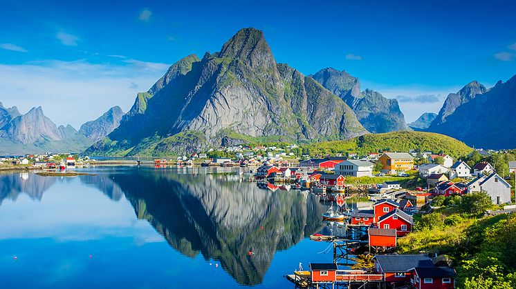 The Lofoten Islands: Romantic fishermen villages and divers nature