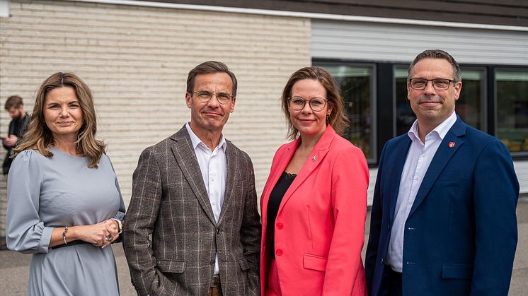 Från vänster: Sara Vestering (M), KSO i Burlövs kommun. Ulf Kristersson (M), statsminister. Maria Malmer Stenergard (M), migrationsminister. Fredrik Löfqvist, kommundirektör..