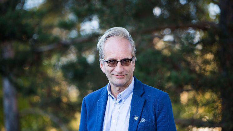 Fysiatrian ylilääkäri, dosentti Olavi Airaksinen.    