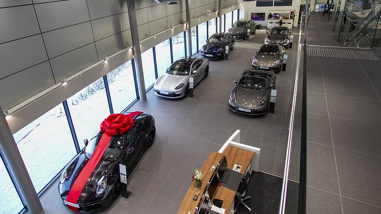 Nybilhallen er hjertet i kundereisen hos Porsche-senteret.
