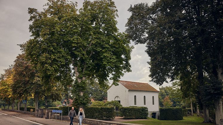 I Ausås kommer bokbussen att stanna på kyrkans parkering. 