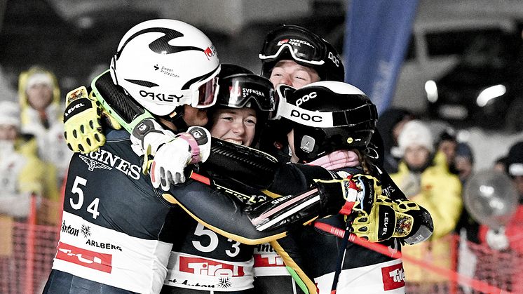 Liza Backlund, Emil Nyberg, Cornelia Öhlund och Lucas Kongsholm tog JVM-guld i lagtävlingen i St. Anton 2023. Foto: Bildbyrån