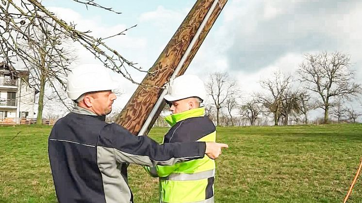 Störungen im Stromnetz des Bayernwerks - wie hier durch den Orkan "Sabine" im Februar 2020 - können Netzkunden jetzt auf störungsauskunft.de einsehen oder melden.