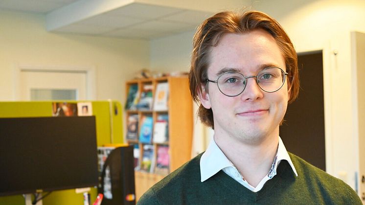 Blivande civilingenjör Oscar skriver sitt examensarbete på Energikontoret i Mälardalen