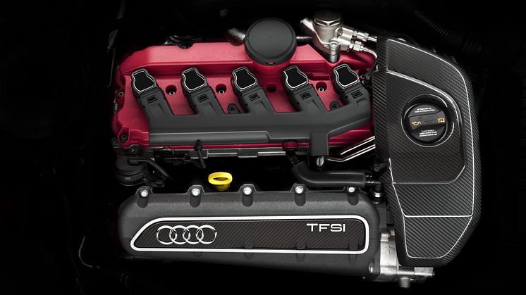 Audi RS 3 Sportback 2,5 TFSI engine compartment
