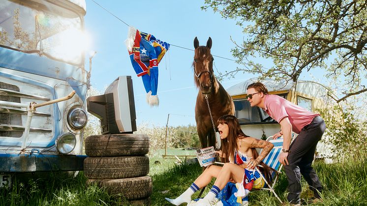 Cleo, Erik Adielsson och hästen "Kapten" från Solvallas travskola. FOTO: Adam Klingeteg