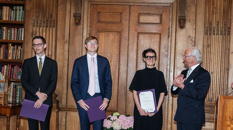 Vitterhetsakademiens stipendiater inom Bernadotteprogrammet tar emot sina diplom av Kungen. Ceremonin ägde rum torsdagen den 25 april 2019 i Bernadottebiblioteket på Slottet.