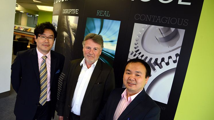 Mr Yi Meng, Sir Richard Heygate and Professor Yu Xiong