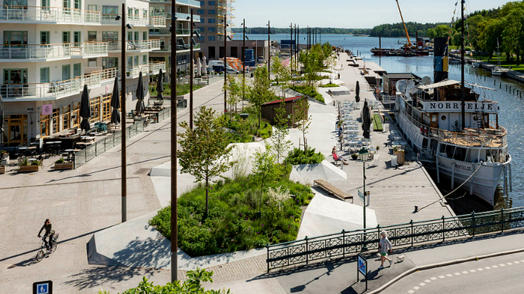 Vy över Hamnpromenaden.