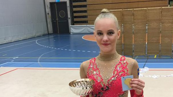 Olivia Kristensson Nilsson svensk mästarinna i rytmisk gymnastik