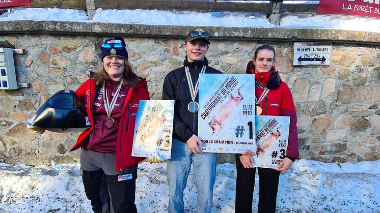 Britta Backlund, VM-brons, Victor Persson JVM-guld och Agnes Abrahamsson JVM-brons. Foto: Erik Backlund.