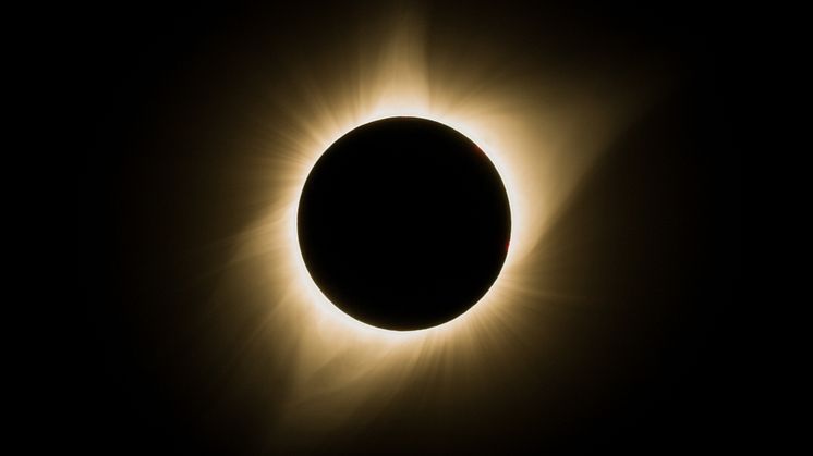 Eine Sonnenfinsternis sollte nie ohne spezielle SoFi-Brille bewundert werden