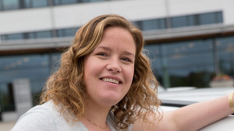 Anna Brolin, doktorand vid Högskolan i Skövde, disputerar vid Loughborough University i England. Hon hoppas att hennes forskning ska leda till bättre arbetsförhållanden för i första hand fordonsmontörer. 