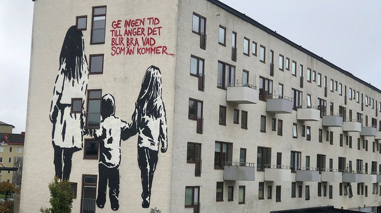 Hellstrom Street Art på Familjebostäders fasad i Högsbo