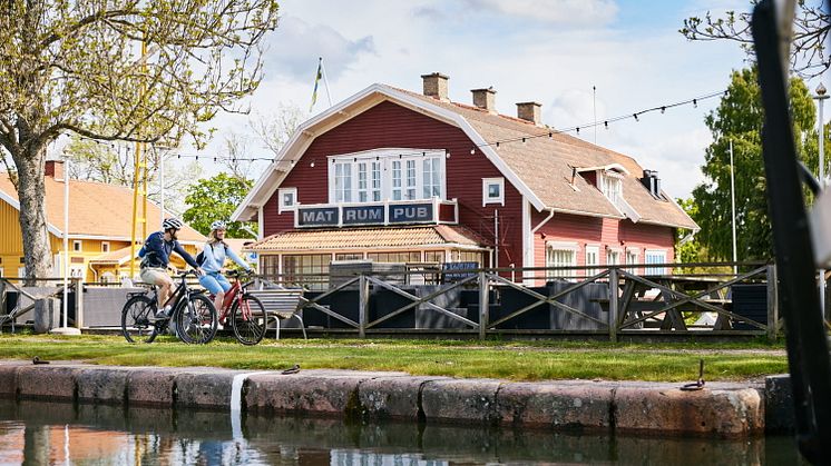 Sveriges nye nasjonale sykkelvei langs Göta kanal. Foto: Jonas Ingman/westsweden.com