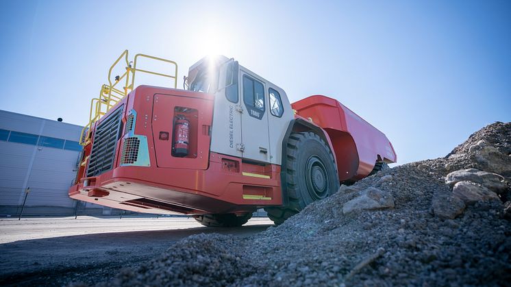 Sandvik Mining and Rock Solutions utökar sin teknikportfölj genom att utveckla ett sortiment av dieselelektriska gruvlastmaskiner och -truckar för att komplettera sitt ledande utbud av batteridrivna elfordon.