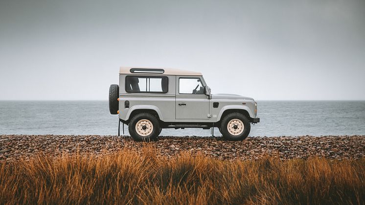 LAND ROVER CLASSIC DEFENDER WORKS V8 ISLAY EDITION 04