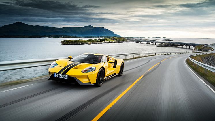 Populær: Her er supersportsbilen Ford GT på Atlanterhavsveien i Norge. 