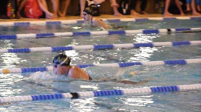 Anette Philipsson från Linköpings ASS simmar 200 medley vid KM1