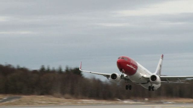 Norwegians LN-NOJ tar av från Bergens flygplats, Norge