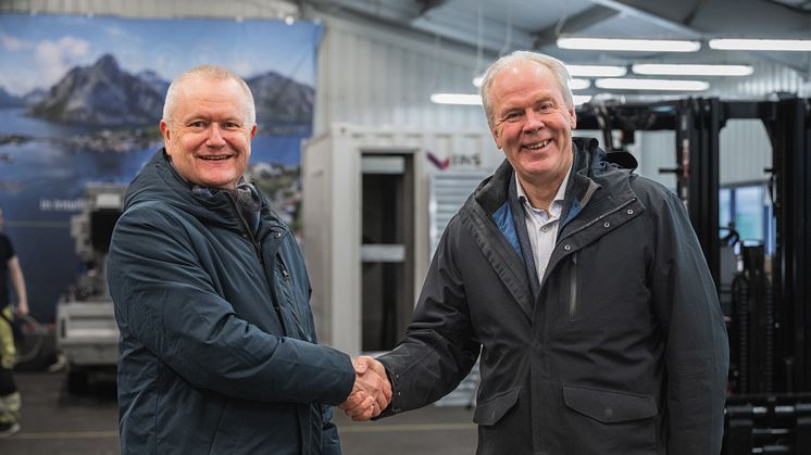 Eskil Lunde Jensen i Akershus Energi og Trond Skaufel i Nordic Booster ser fram til et spennende samarbeid om innovative og framtidsrettede energiløsninger.