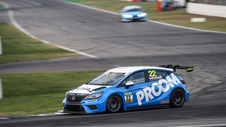 Der PROOMer auf Platz 1 der Gesamtwertung bei der ADAC TCR Germany. Foto ADAC TCR Germany