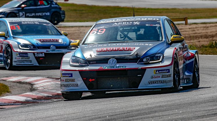 Hugo Nerman gjorde sitt bästa STCC-race på Falkenberg och leder JTCC.