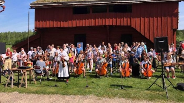 Unga Glysar är ett folkmusikläger för unga som avslutas på spelmansstämman i Siggebohyttan.