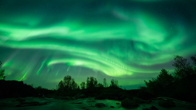 Norrsken hamnar i topp bland bucketlist-upplevelser när Hurtigrutens banbrytande norrskensgaranti firar 10 år 